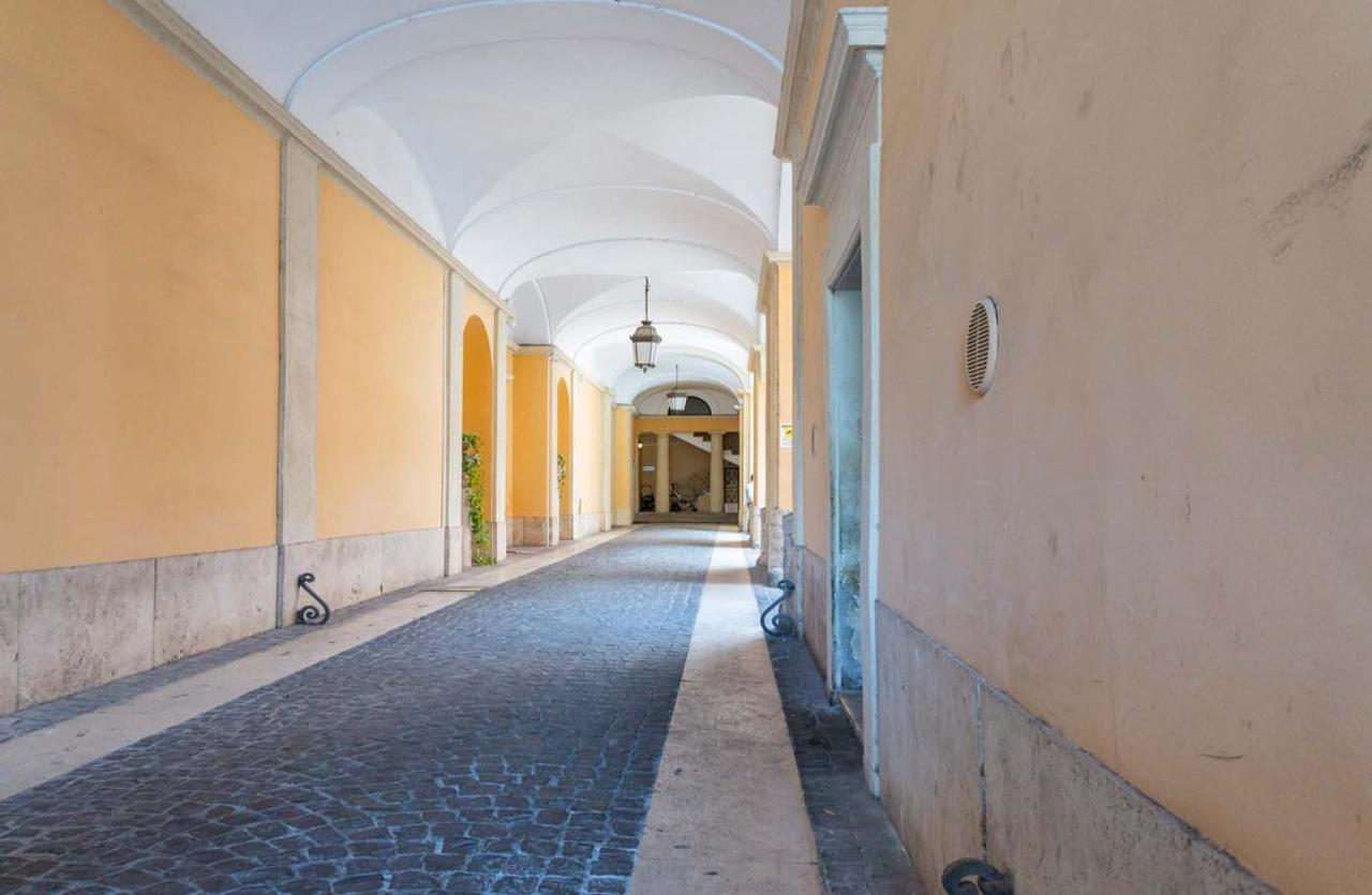 Easytopstay - Piazza Venezia Charming & Bright Apt — Photos 1